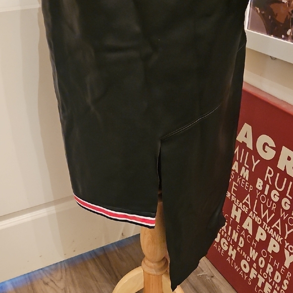 Chic Asymmetrical Black Pu Skirt with Red Accent - Picture 3 of 7